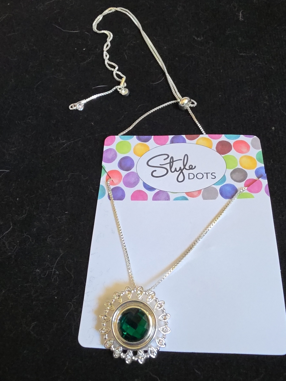 STYLE DOTS Silver Necklace with Emerald Green Snap Pendant